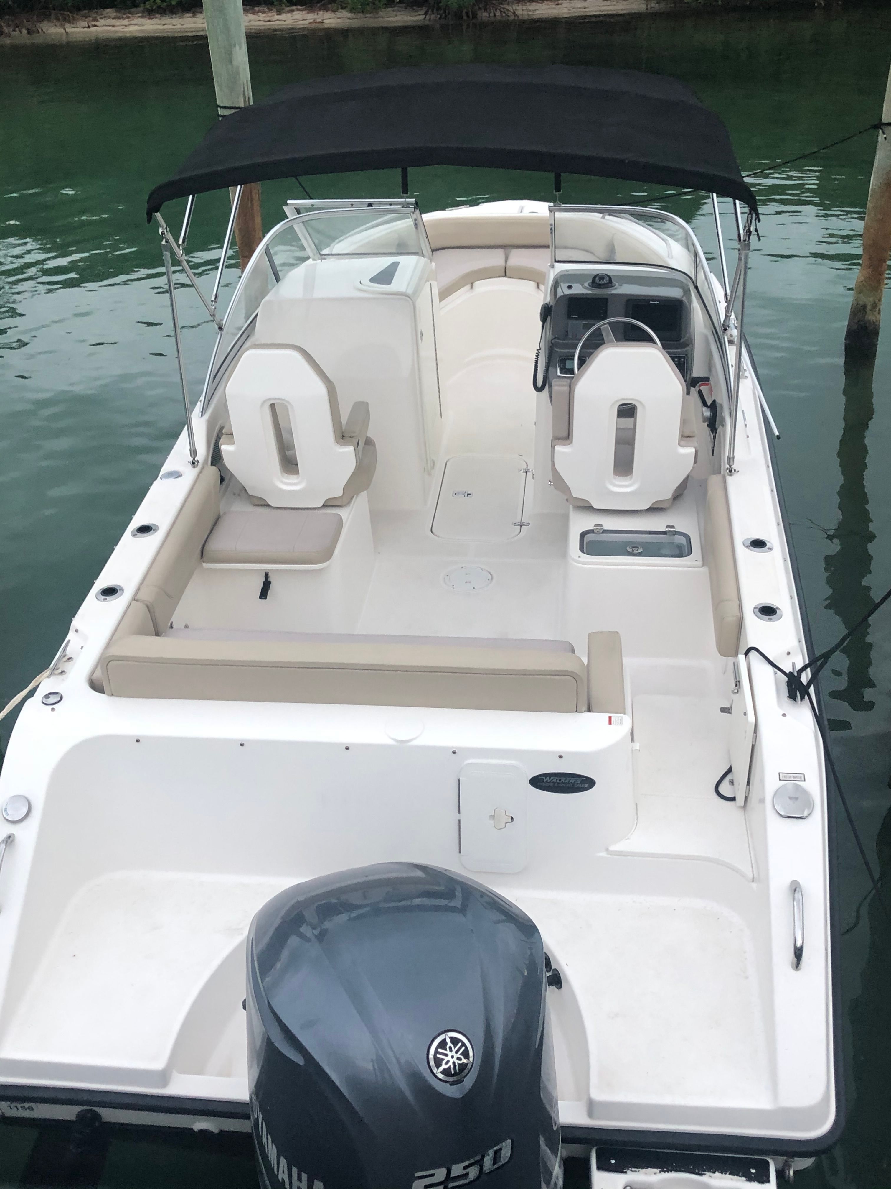 2015 Pursuit 235DC