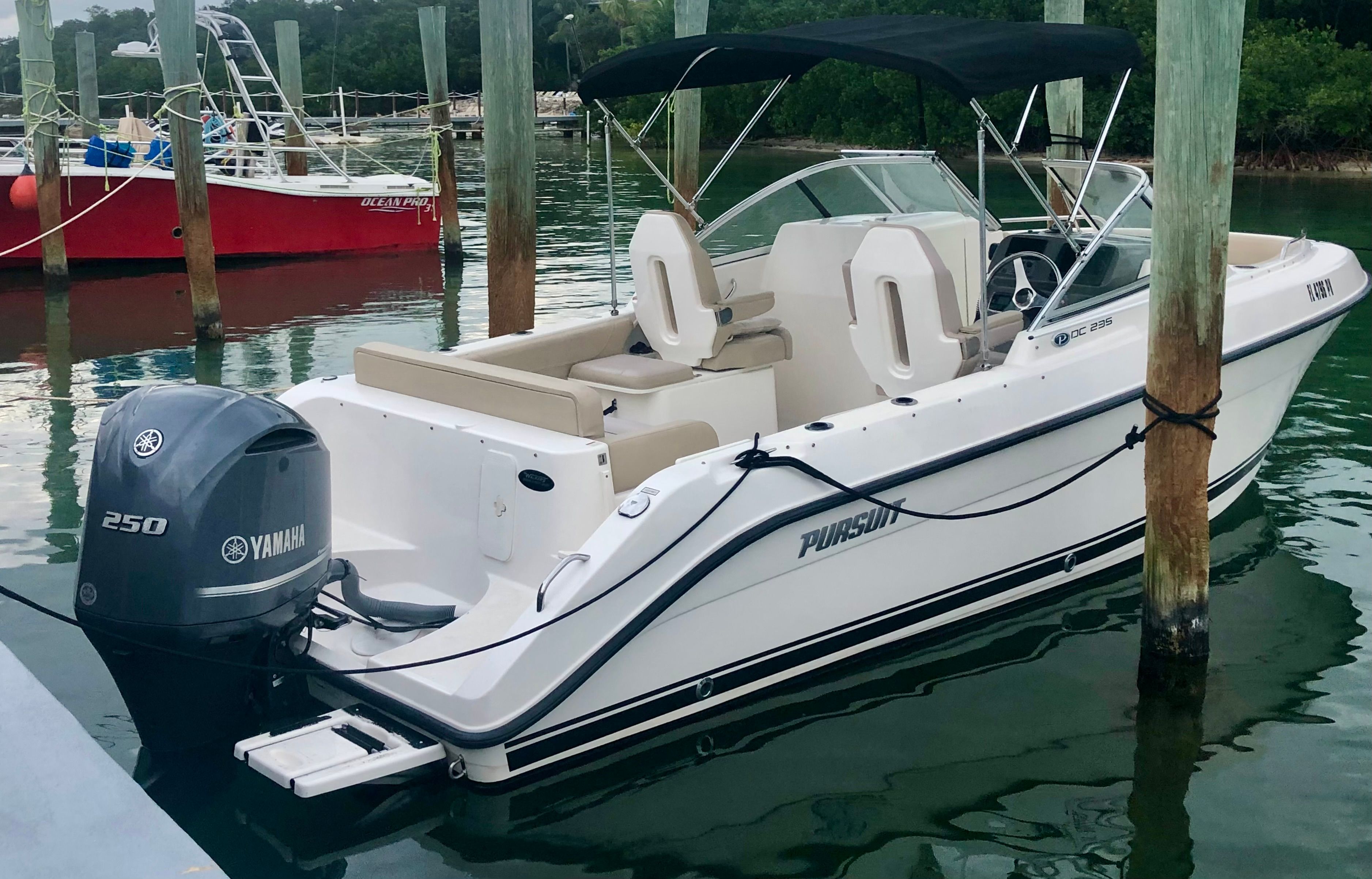 2015 Pursuit 235DC