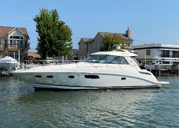 Sea Ray 450 Sundancer 2010 Sea Ray 450 Sundancer yacht cruising near waterfront homes.