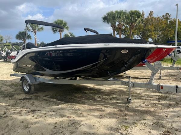 Bayliner Element M19 2024 Bayliner Element M19 boat on a trailer, parked outdoors.