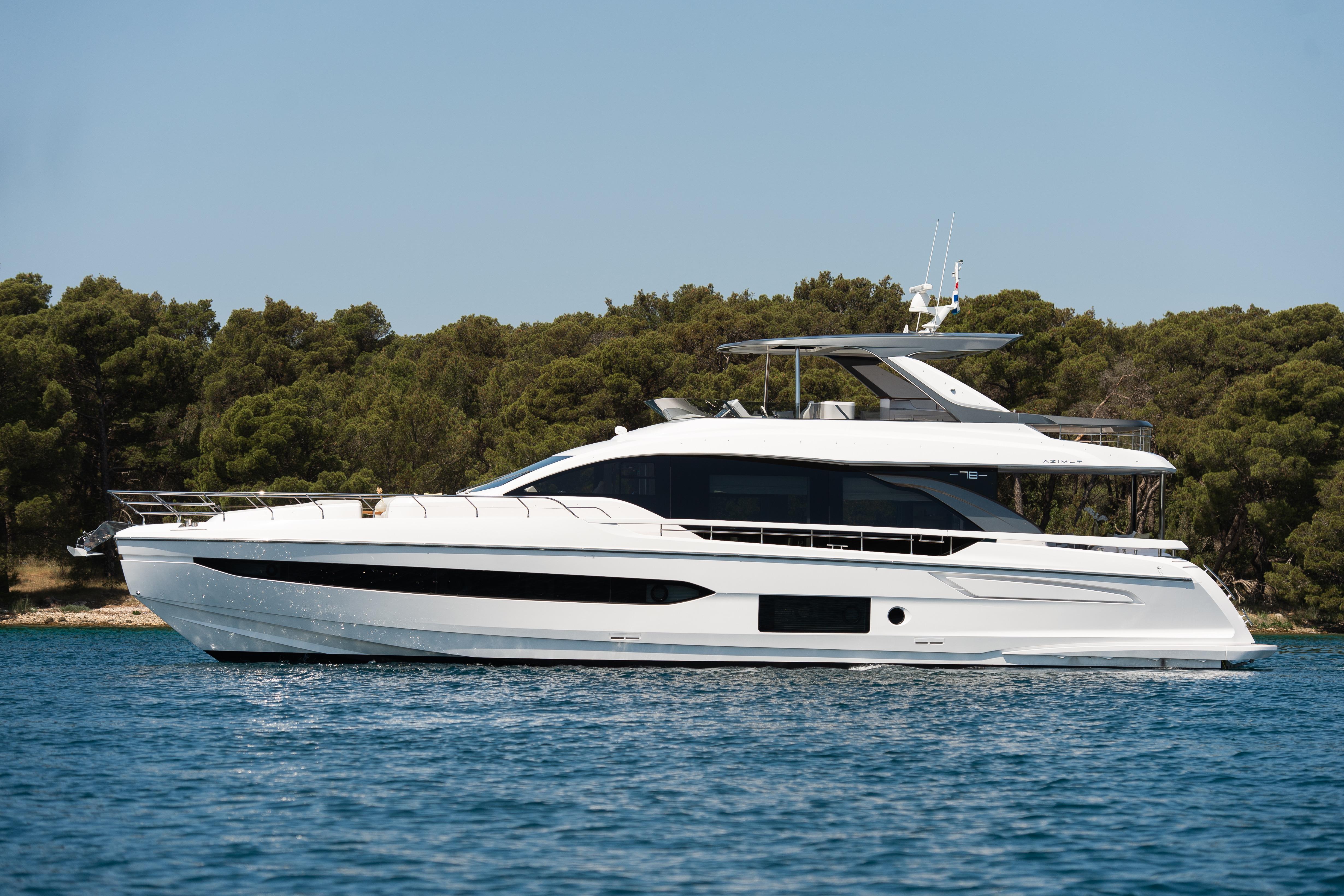 2022 Azimut 78 Fly with Jet ski Garage