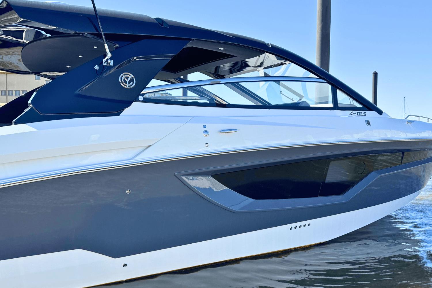 2025 Cruisers Yachts 42 GLS Outboard