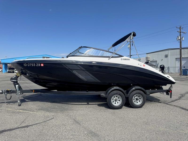 Yamaha Boats SX210 2022 Yamaha SX210 boat on trailer, parked outdoors under clear blue sky.