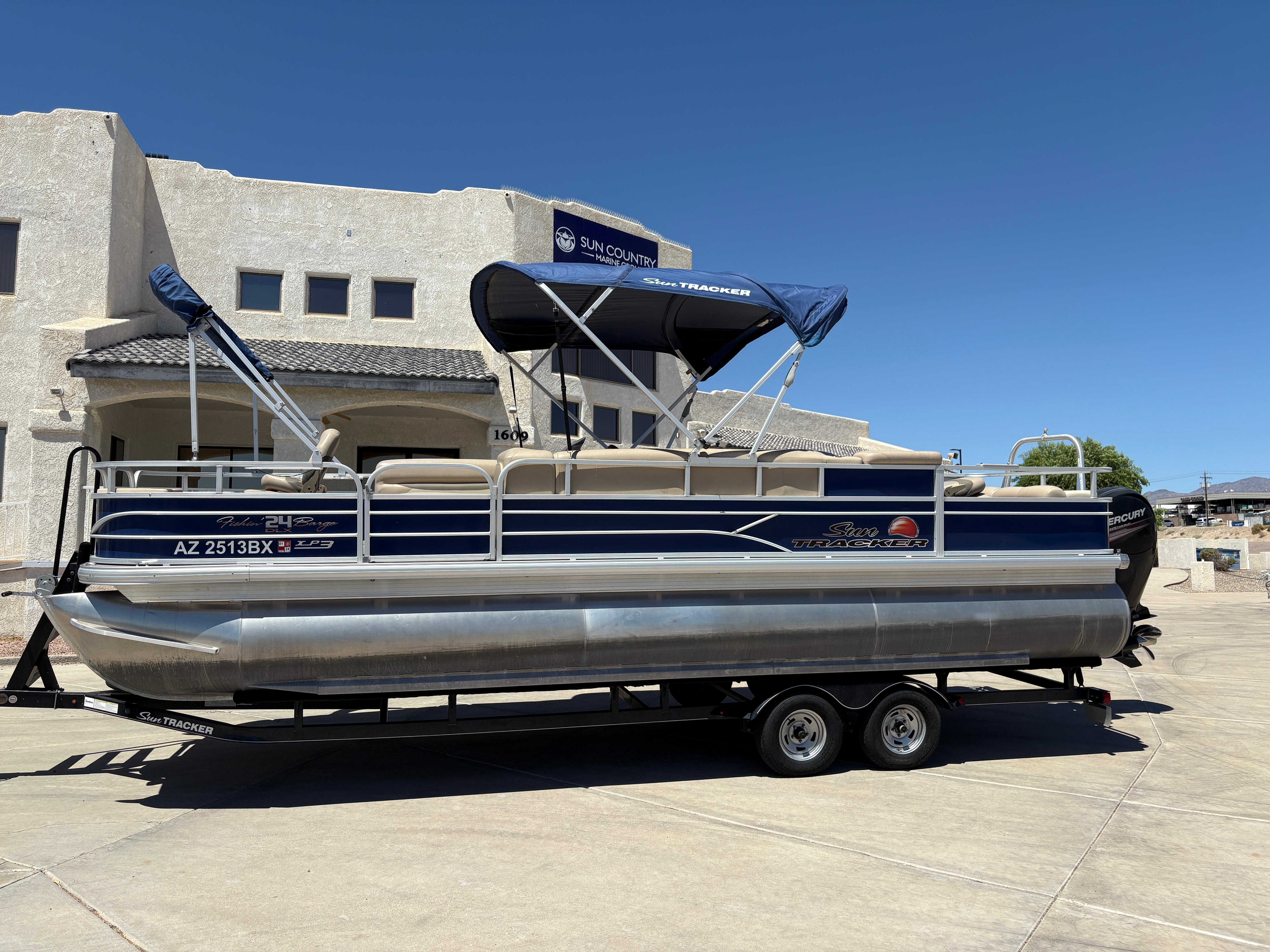 2016 Sun Tracker Fishin' Barge 24 DLX