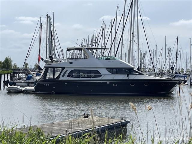 2004 Carver 560 Voyager