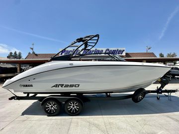 2025 Yamaha Boats AR250 w/ Twin 1.8L High output motors!