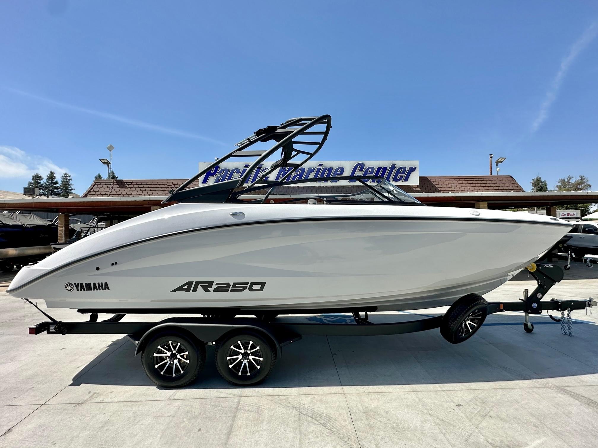 2025 Yamaha Boats AR250 w/ Twin 1.8L High output motors!