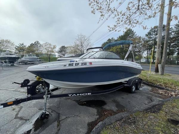 Tahoe 500 TS 2019 Tahoe 500 TS boat on trailer in outdoor setting.