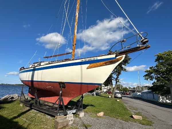 Mariner 31 Ketch 1972 Mariner 31 Ketch sailboat on display, blue sky background, grassy area.