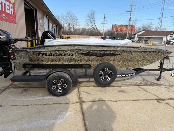 Tracker Grizzly 1650 T Prairie Wings Edition 2025 Tracker Grizzly 1650 T Prairie Wings Edition boat on trailer, parked outdoors.