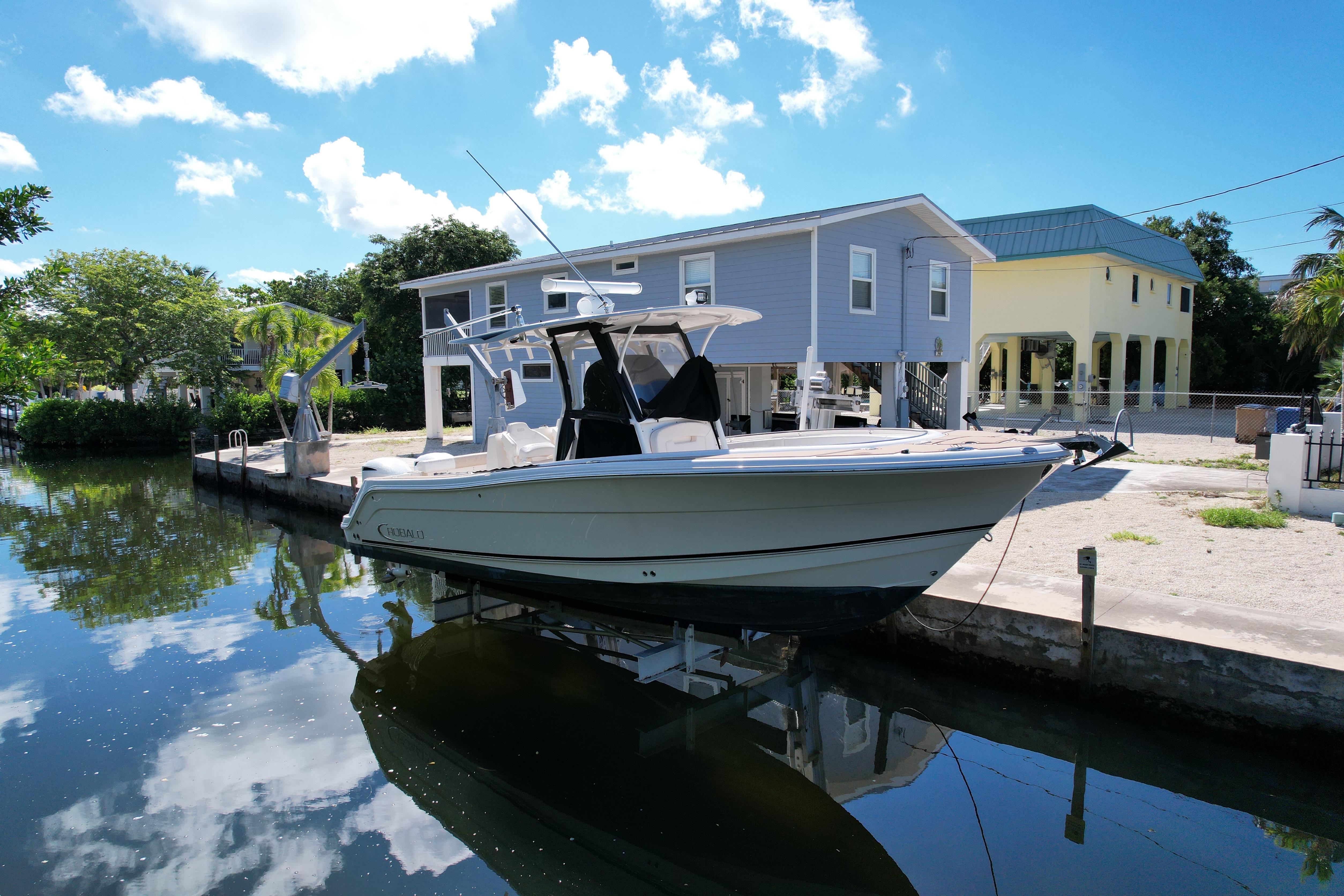 2016 Robalo R300 Center Console