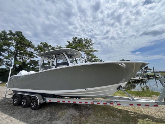 2025 Sportsman Open 302 Center Console