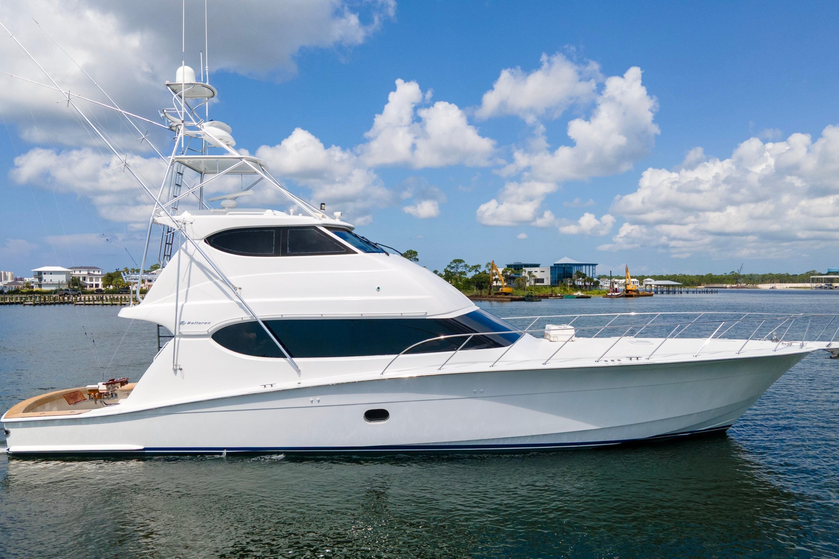 2007 Hatteras 68 Enclosed Bridge