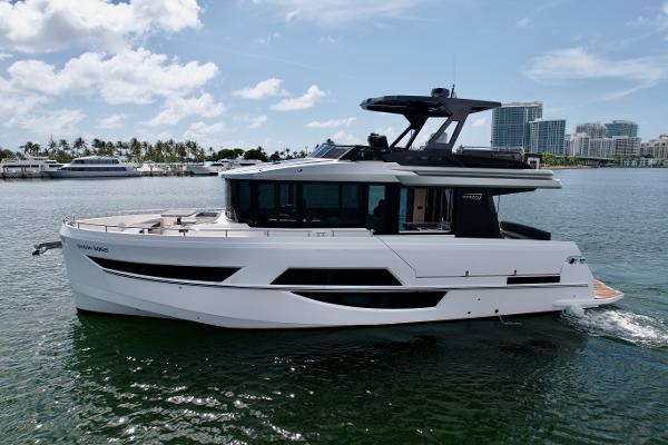 2022 OKEAN Flybridge 50