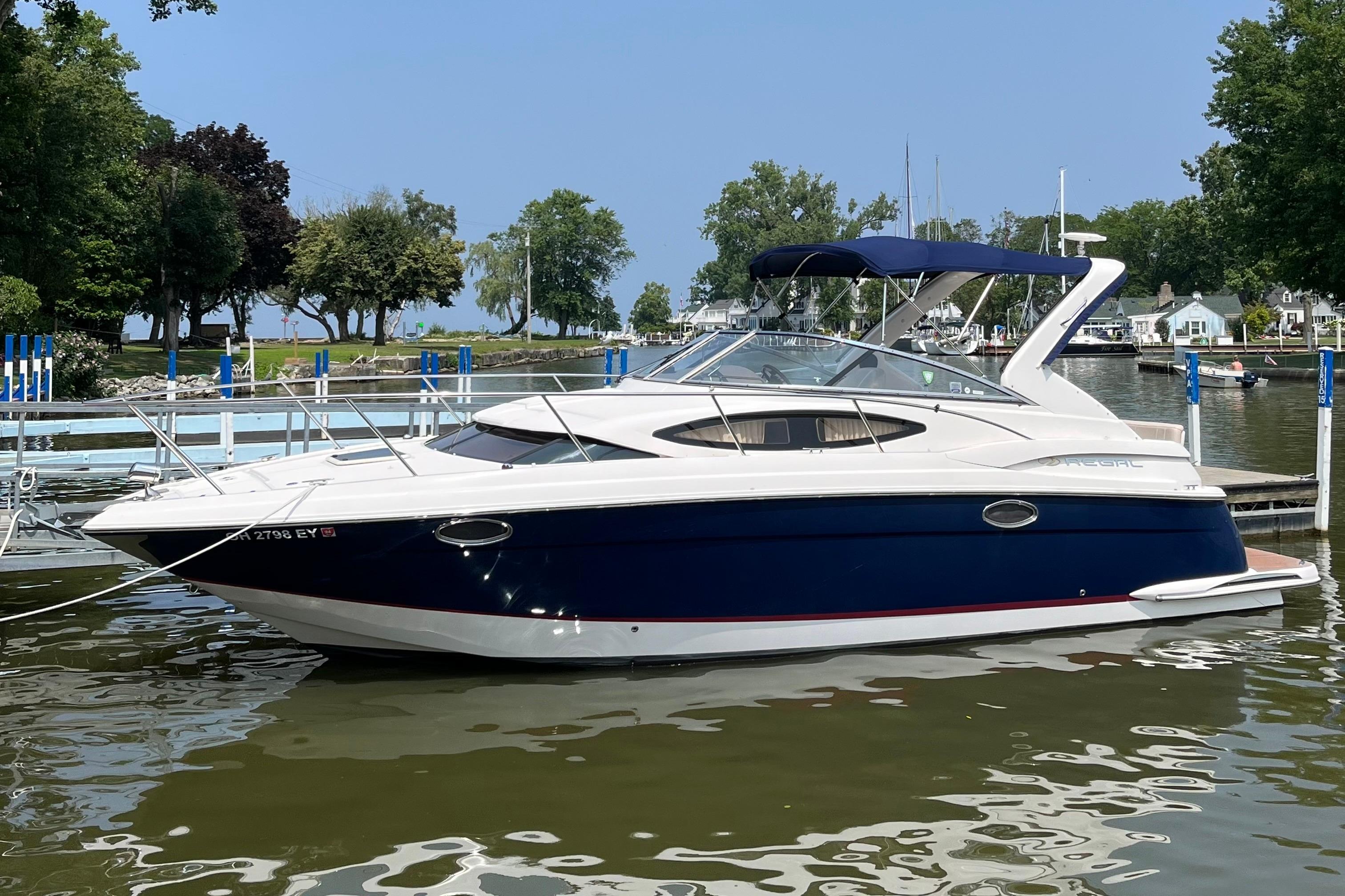 2011 Regal 3060 Express Cruiser