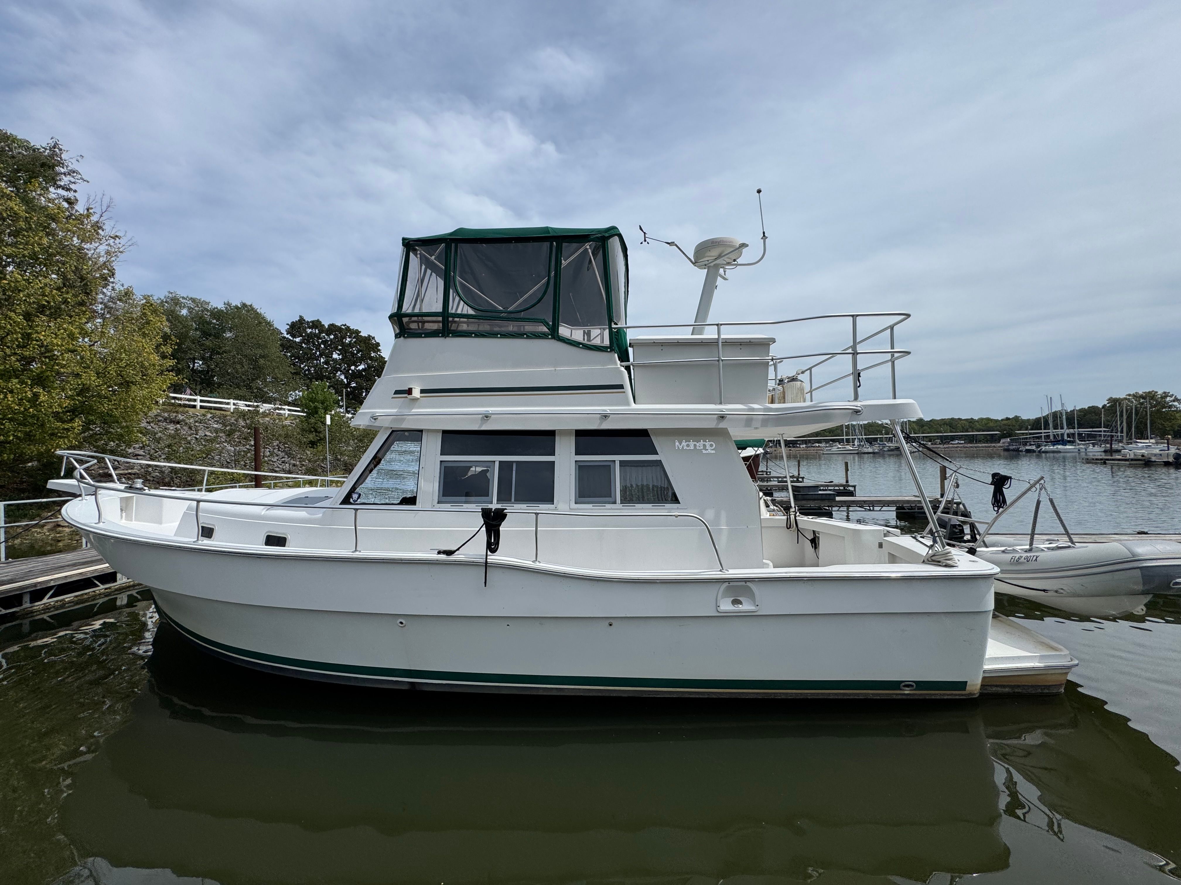2001 Mainship 390