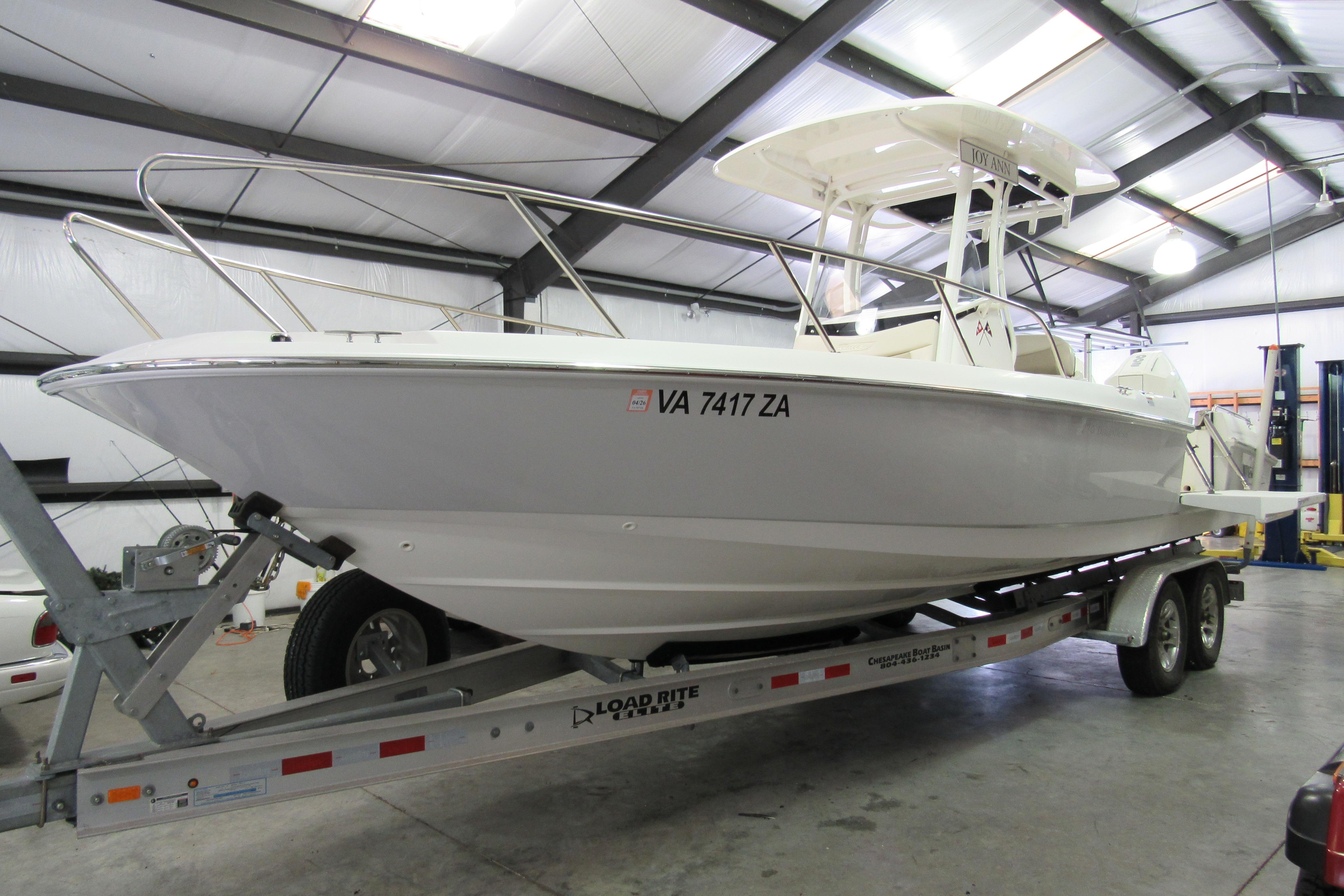 2019 Boston Whaler 270 Dauntless