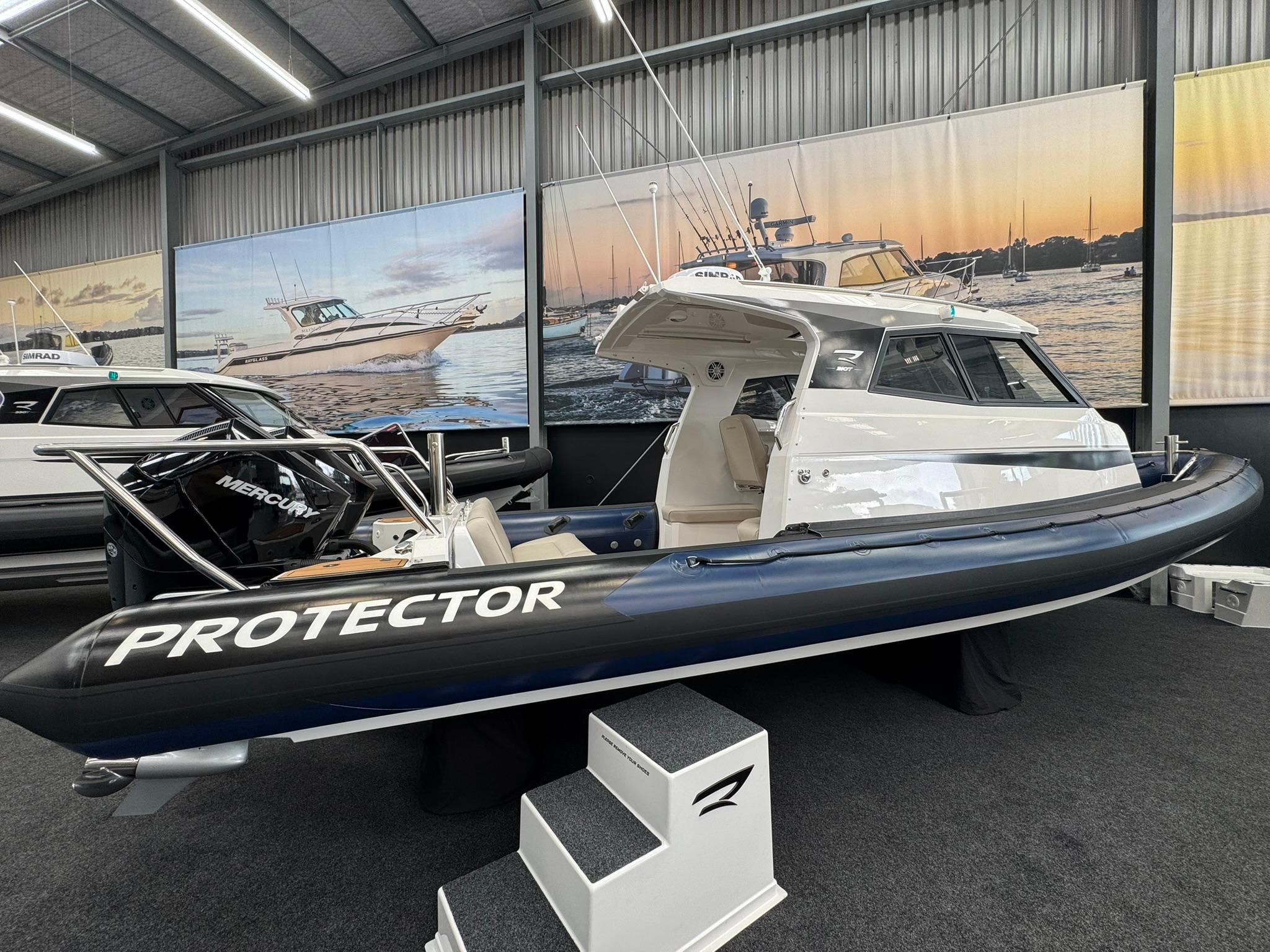 2025 Protector 310 Targa / EQUIPPED / V8 300 HP