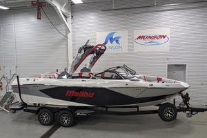Malibu Wakesetter 23 LSV 2026 Malibu Wakesetter 23 LSV boat in showroom, side view.