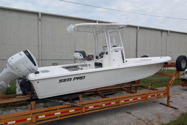 2026 Sea Pro 250 DLX BAY