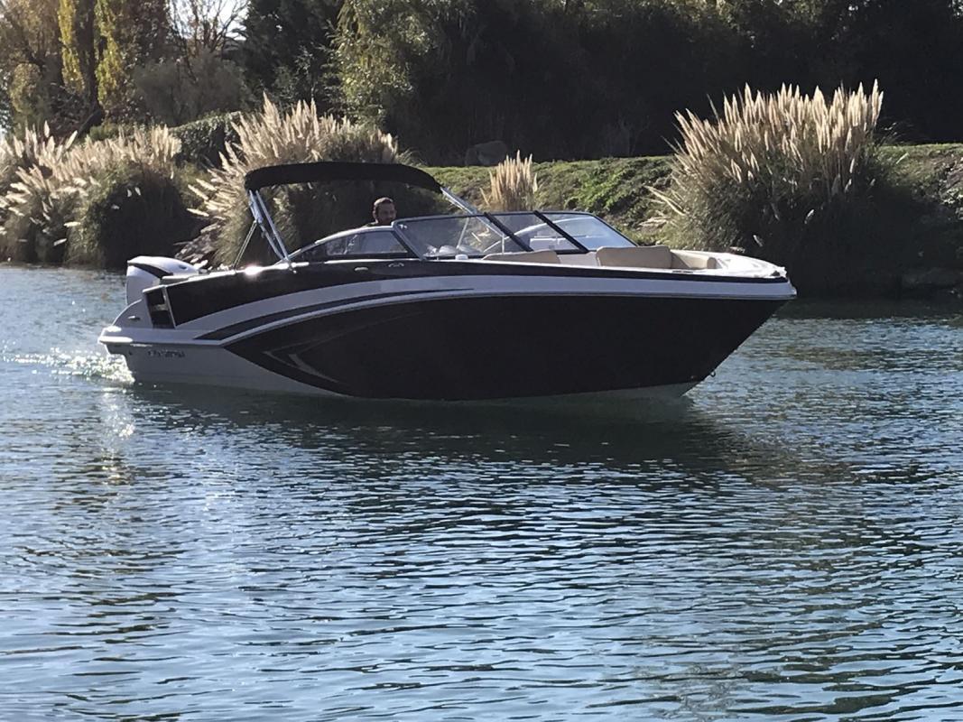 2017 Glastron GT 240