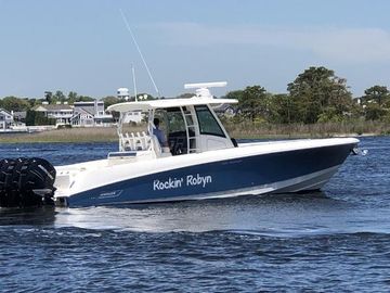 2016 Boston Whaler 350 Outrage