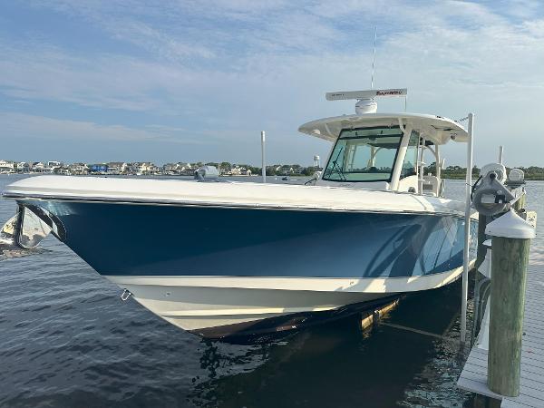 2016 Boston Whaler 350 Outrage