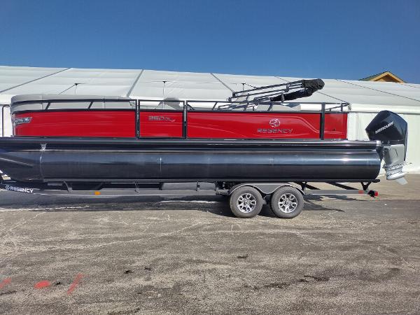 Regency 250 DL3 2024 Regency 250 DL3 pontoon boat on a trailer, red and black exterior.