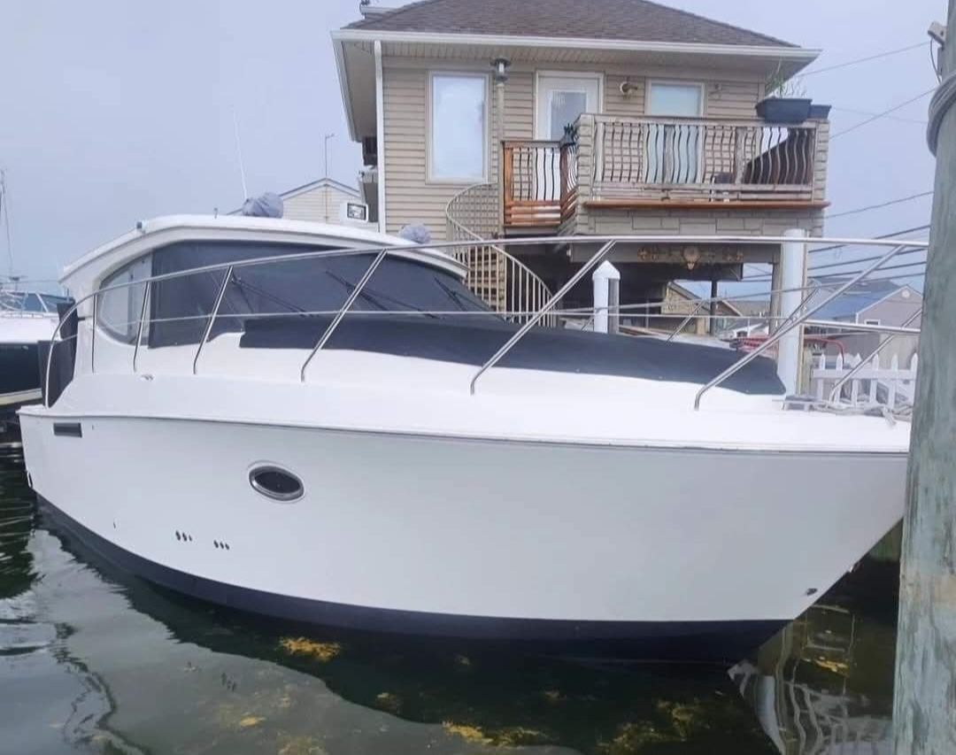2008 Silverton 33 Sport Coupe