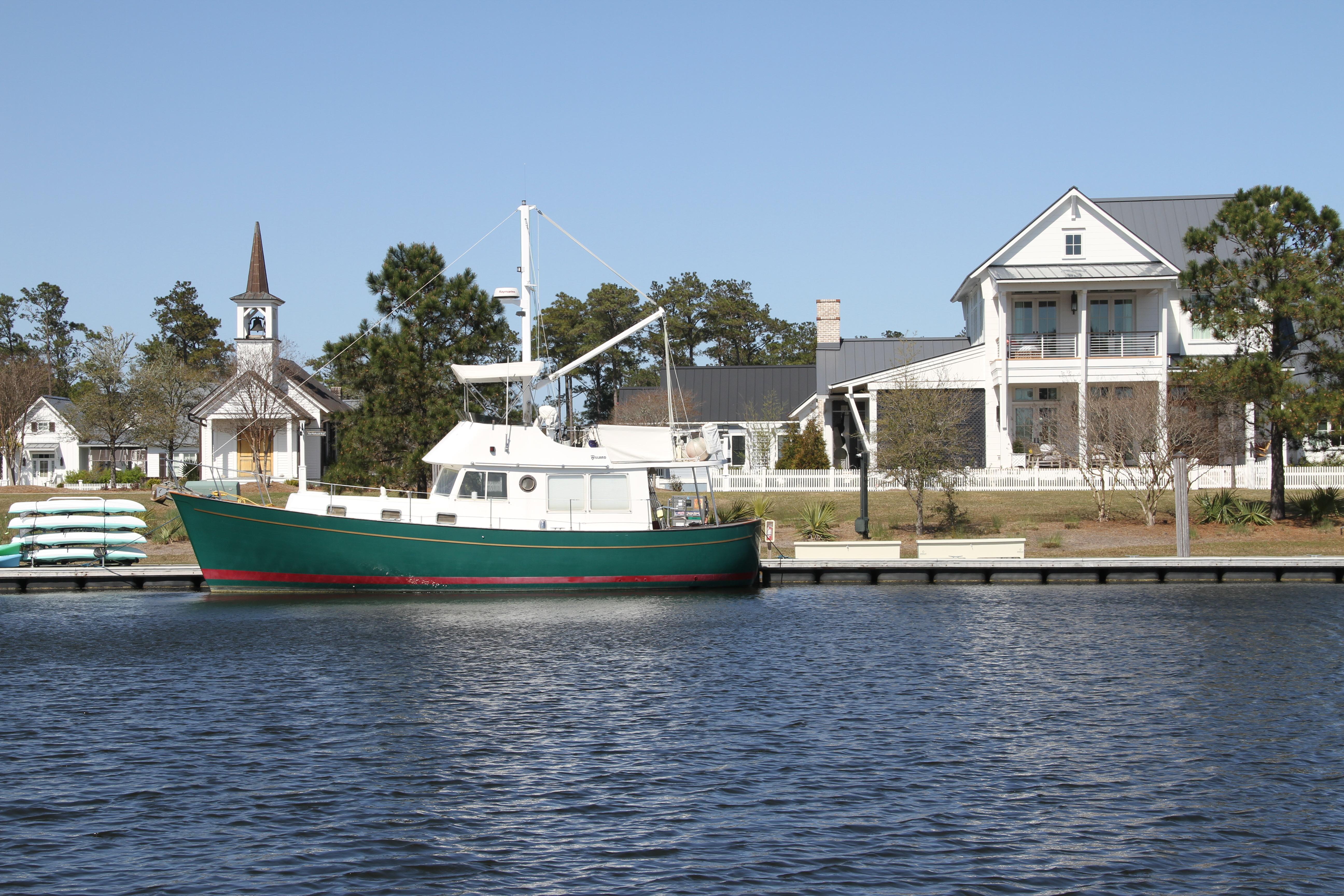 2000 Willard Marine 40 Flybridge Sedan Trawler