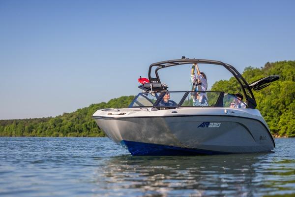 Yamaha Boats AR220 2026 Yamaha Boats AR220 on a serene lake with lush green shoreline.