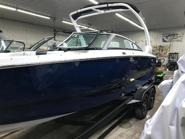 2025 Four Winns H4