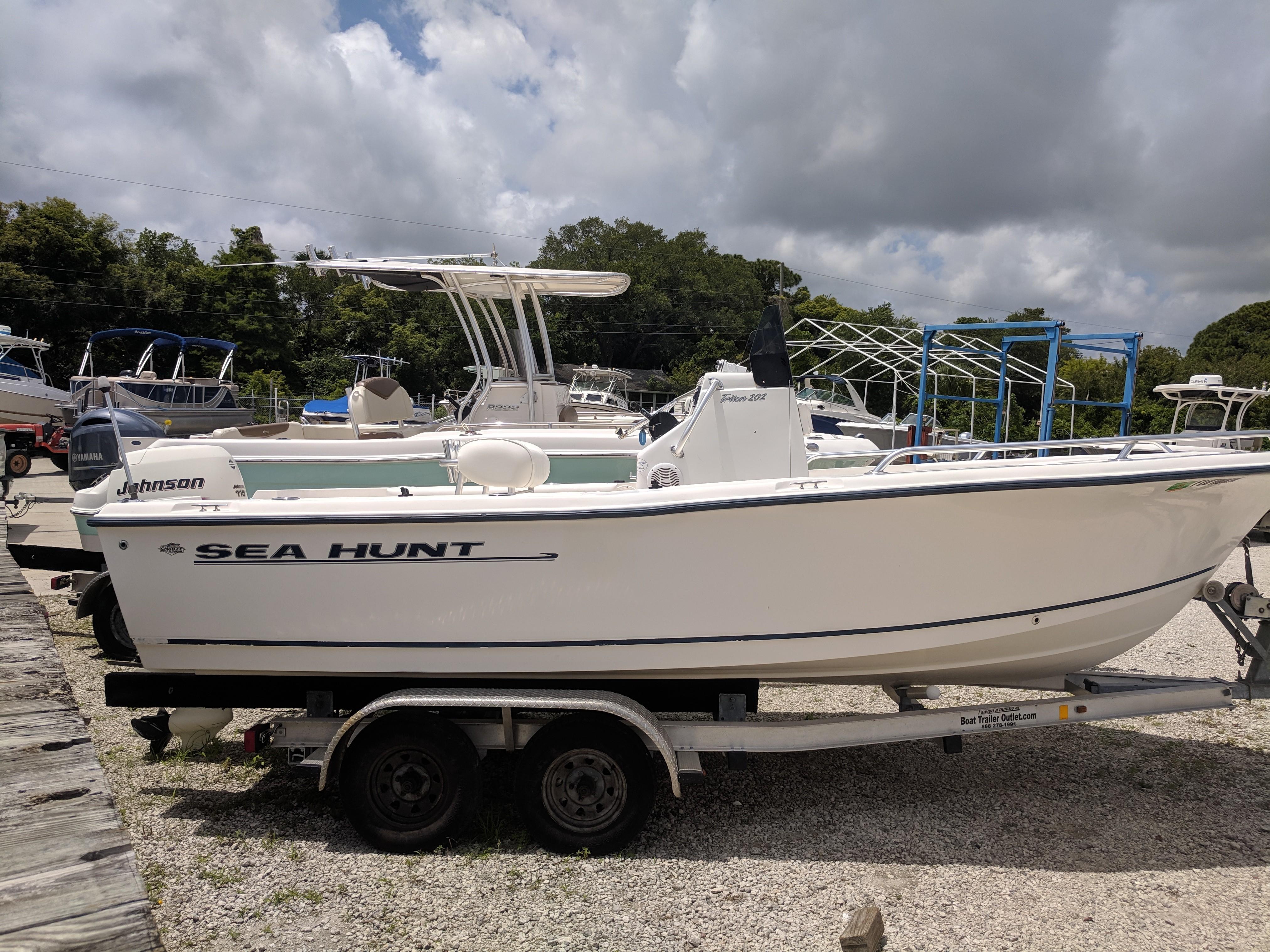 2004 Sea Hunt Triton 202 Specs