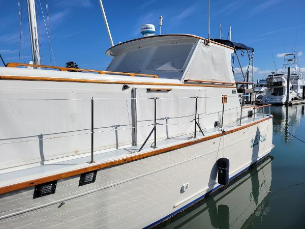 1981 Roughwater 41 Pilot House