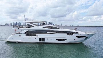 2017 Azimut 30 Metri Raised PilotHouse