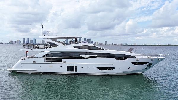 2017 Azimut 30 Metri Raised PilotHouse