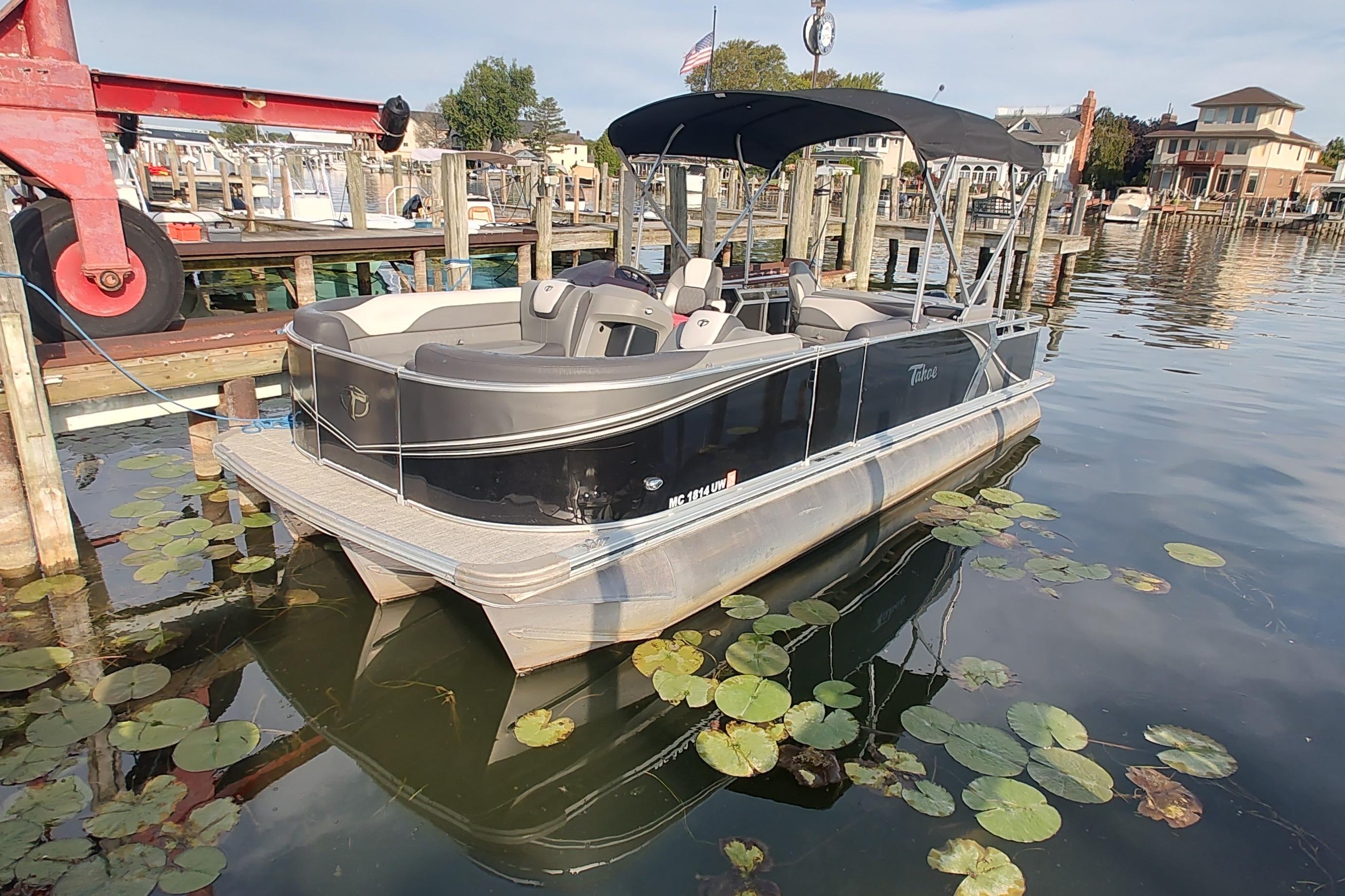 2023 Tahoe Pontoon LTZ Rear Fish - 22'