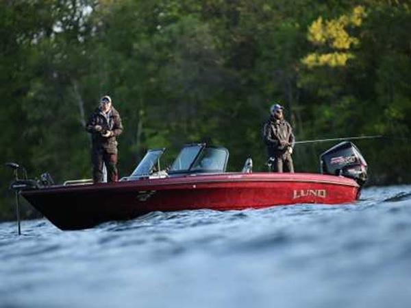 Lund 219 Pro-V GL 2026 Lund 219 Pro V GL boat with two anglers fishing on a lake.