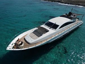 Arno Leopard 27 Luxury Arno Leopard 27 yacht cruising in clear turquoise waters, 2008 model.