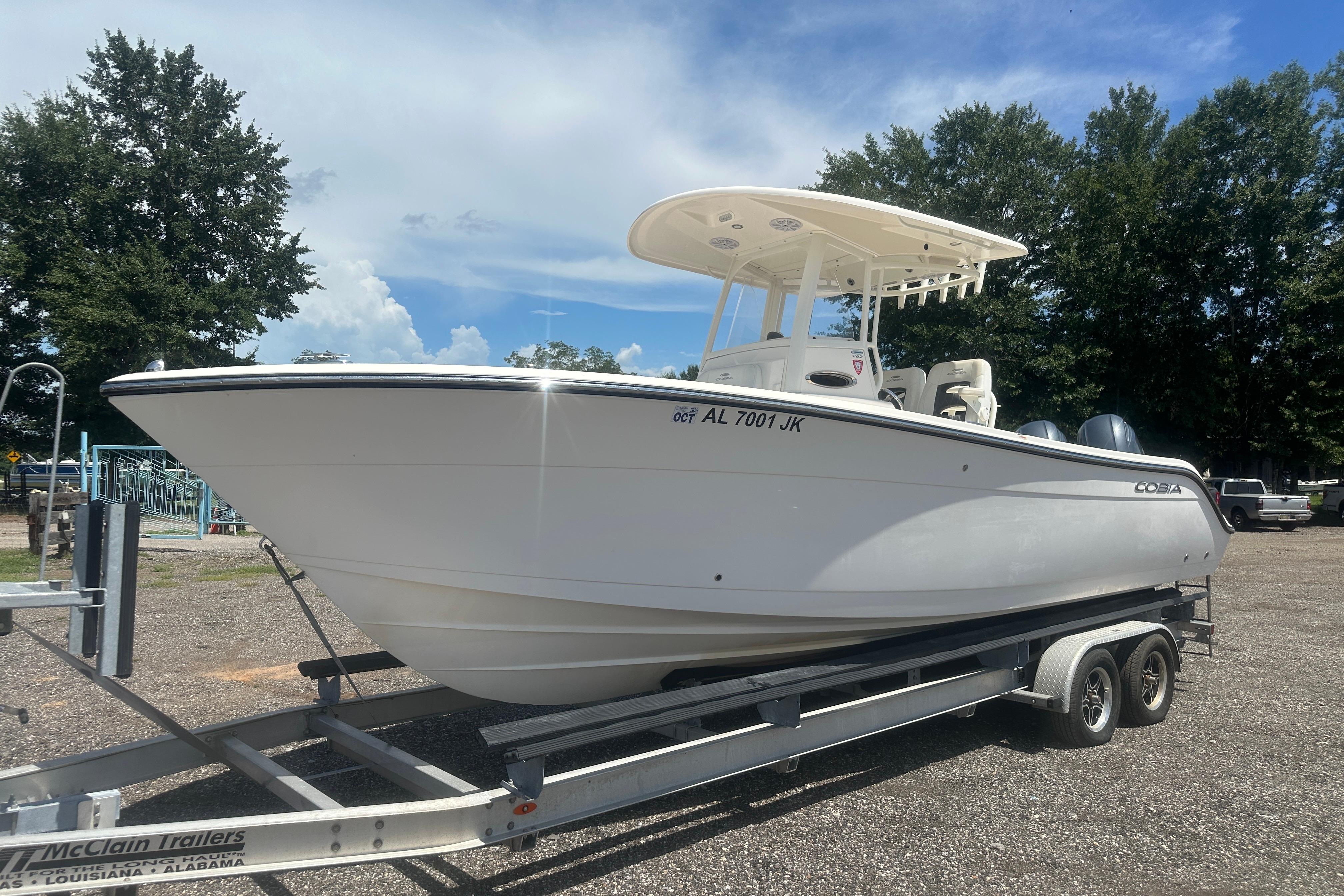 2023 Cobia 262 Center Console