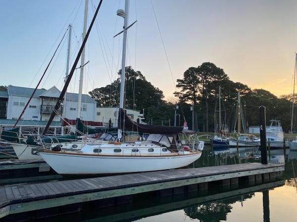 1981 Cape Dory CD-33