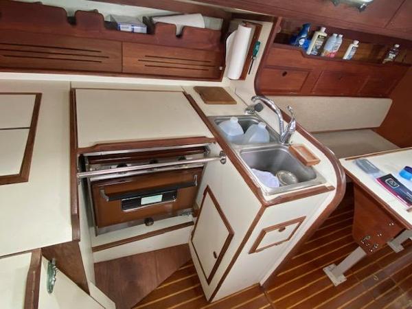 1981 Cape Dory CD-33