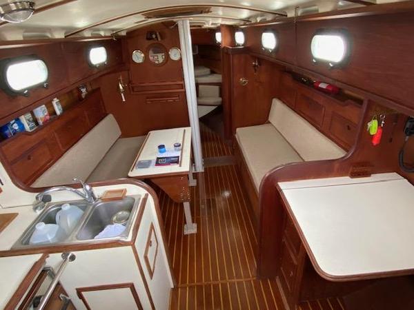 1981 Cape Dory CD-33