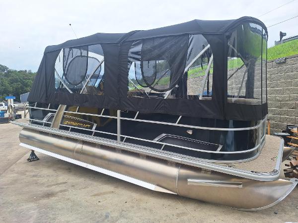 Starcraft EX 22 Weekender 2024 Starcraft EX 22 Weekender pontoon boat with black canopy on a concrete surface.