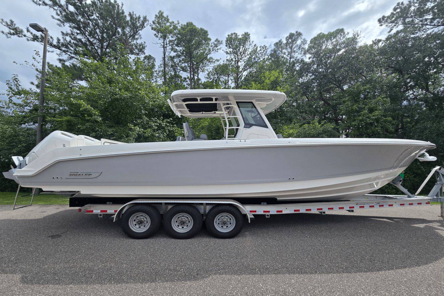 2026 Boston Whaler 330 Outrage