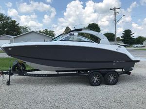 Four Winns HD3 2025 Four Winns HD3 boat on a trailer, parked outdoors under a partly cloudy sky.
