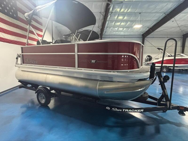 2026 Sun Tracker PB 16 DLX
