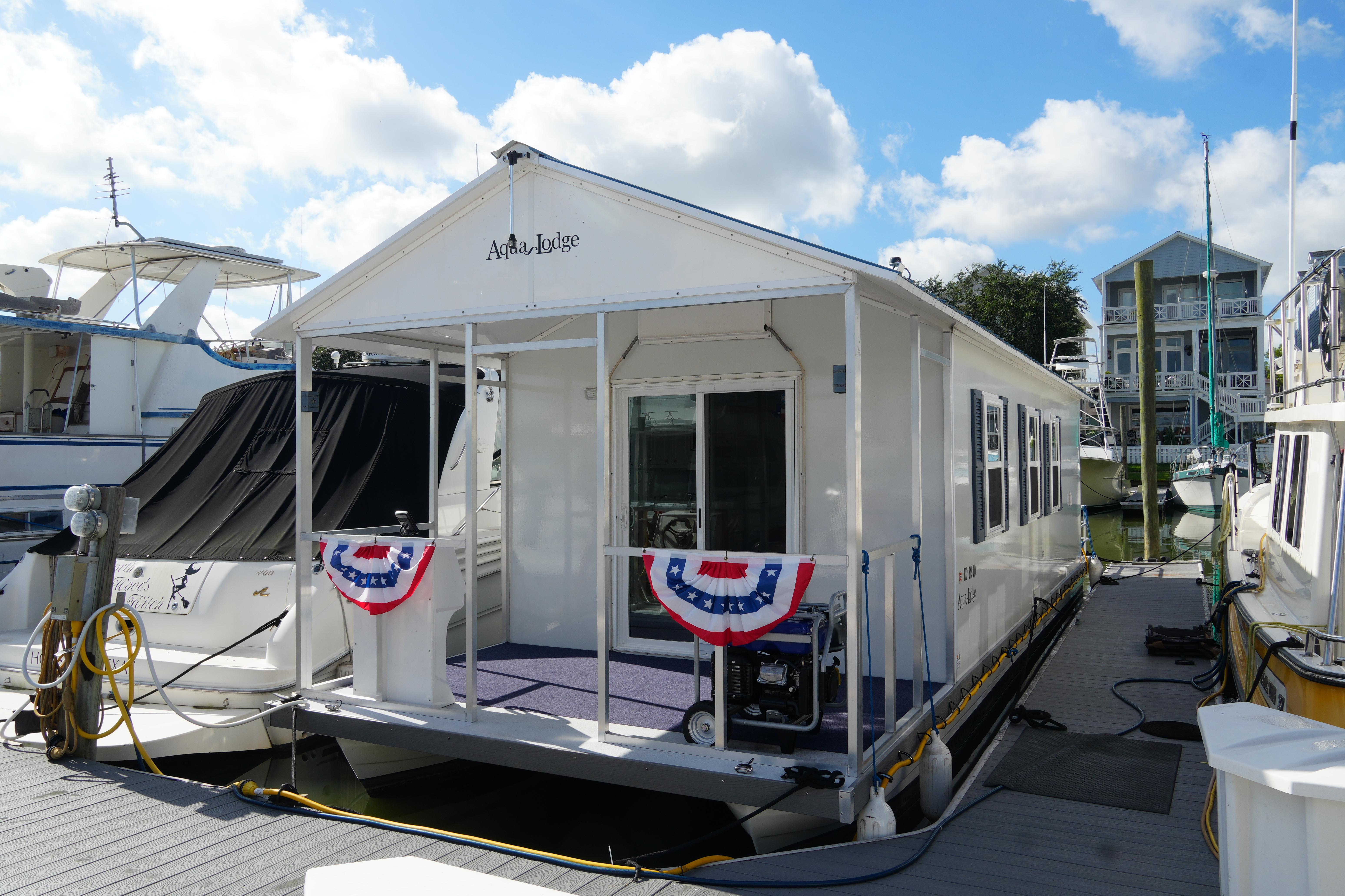 2024 Catamaran Aqua Lodge