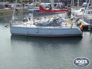 Etap Etap 30 i 1997 Etap 30i sailboat docked in harbor.