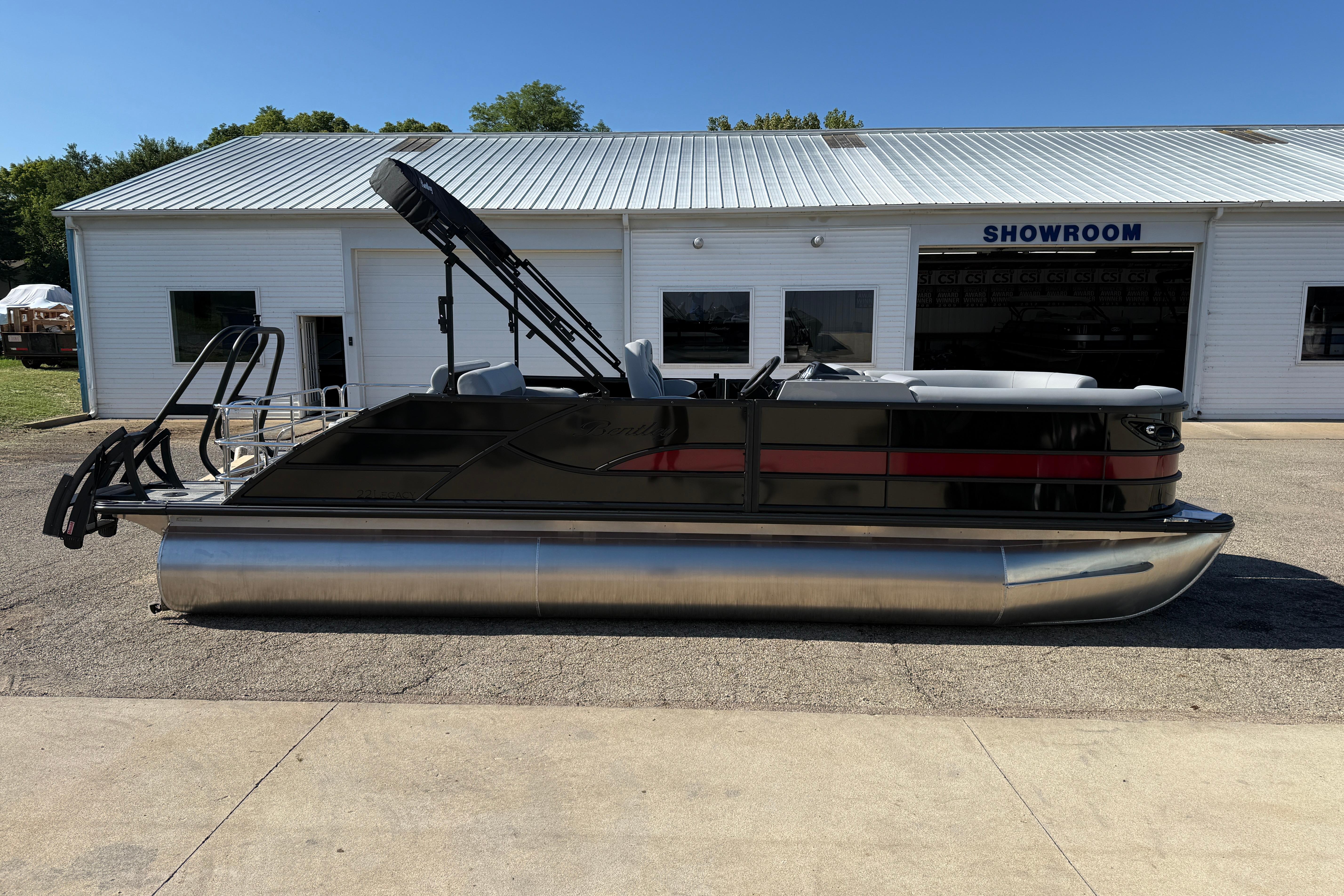 2026 Bentley Pontoons Legacy 223 Swingback